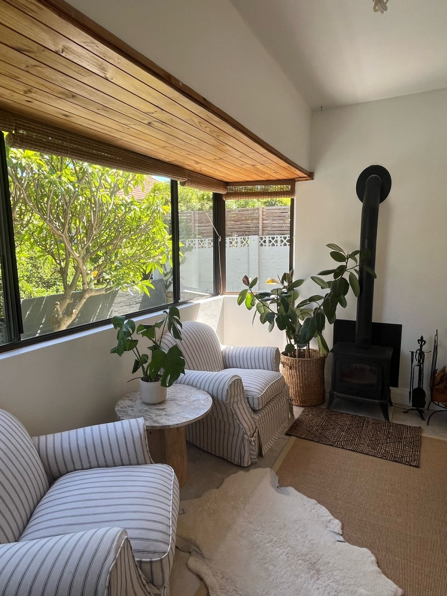 To Let 3 Bedroom Property for Rent in Vredehoek Western Cape